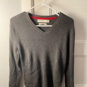 vintage tommy hilfiger sweater for fall, great for layering